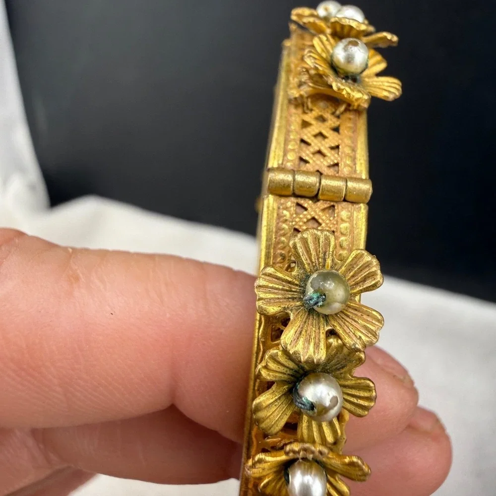 Miriam Haskell read bracelet